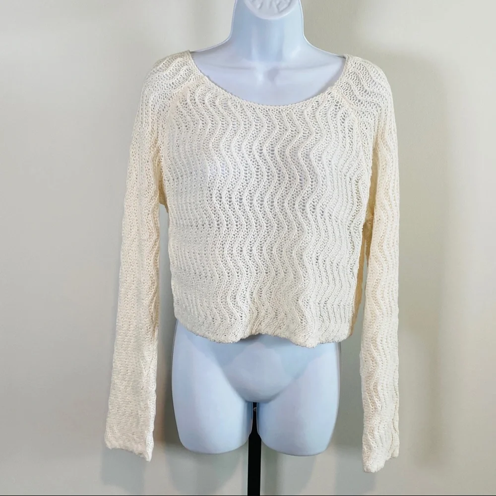 🔥 FREE w PURCHASE 🔥 White Zigzag Crochet Sweater Size S